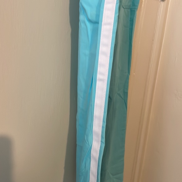 Beautiful Scrub pants. Perfect for healthcare worker. 3 pockets. EUC. - Picture 3 of 4